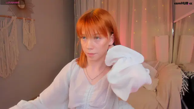 Sunrisee_ live on Chaturbate Fingering her pussy in doggy