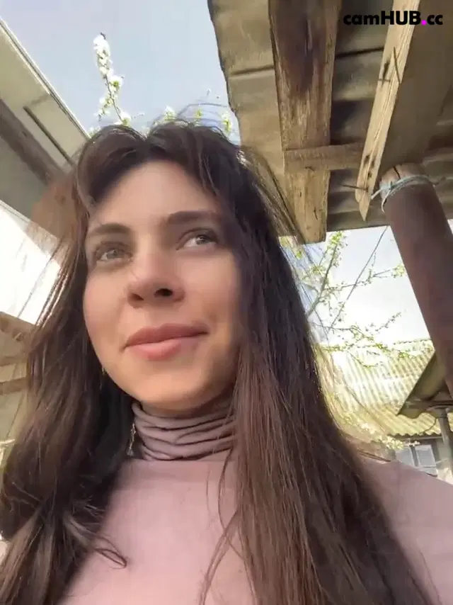 CurlyLara_  outdoors