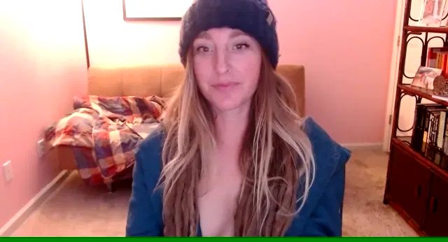LuxxxLady shows tits – HD video