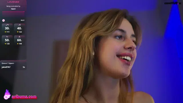 Plump_bums dildo bj