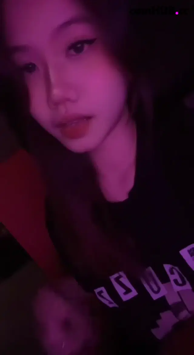 Cute pinky is seducing me