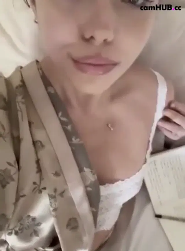Irisbb2003 Private show Strips naked & masturbates