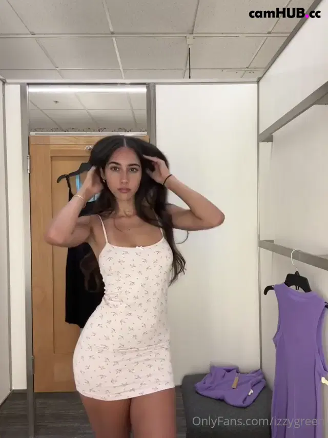Izzygreen Gorgeous brunette fingers her pussy till she squirts Onlyfans