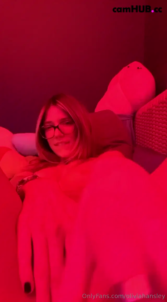 Oliviahansley PUSSY PLAY WITH DILDO