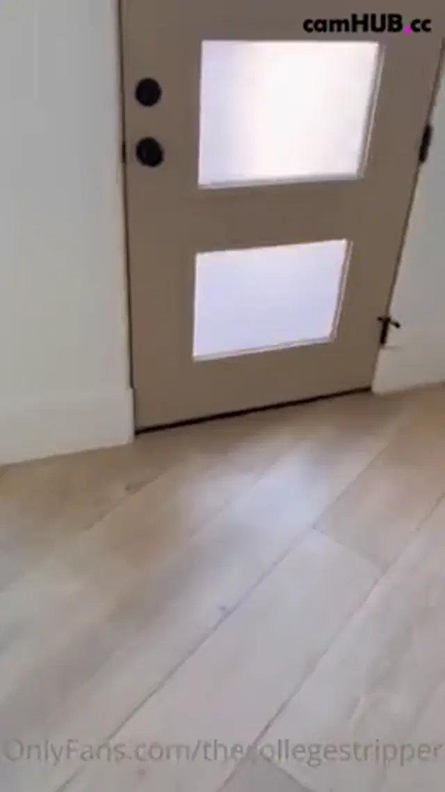 Mia Monroe delivery girl sucks and fucks Onlyfans