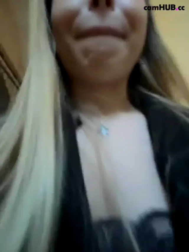 Liza Risky blonde in public display