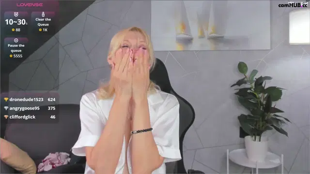 Julie_Lucass topless show 1