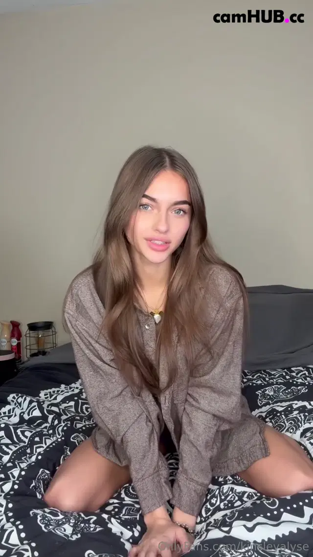 Masturbates using her fingers kinsley-wyatt