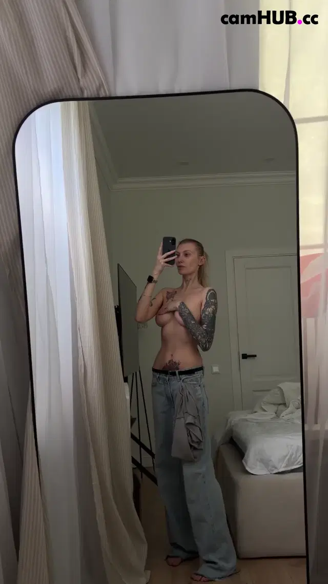 Prekrvti | Yulia Kyolner | Nausicaa Nude in Bathroom