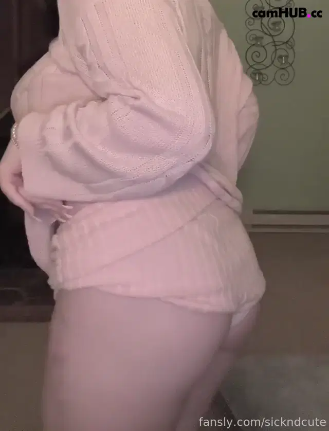 Sickndcute show anal ass