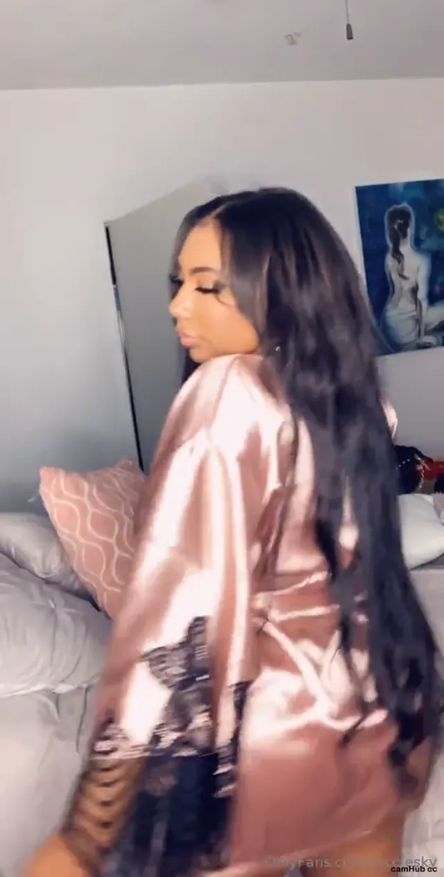 Nicole Sky show 14