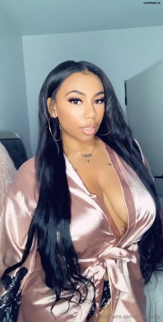 Nicole Sky show 15
