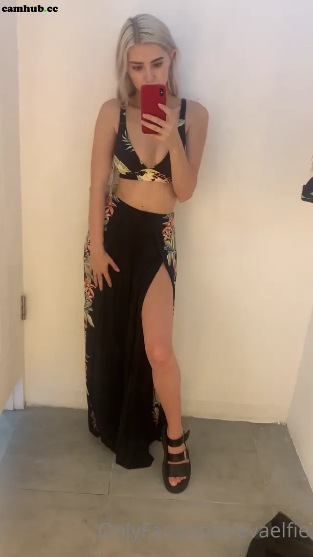 Eva Elfie show 3
