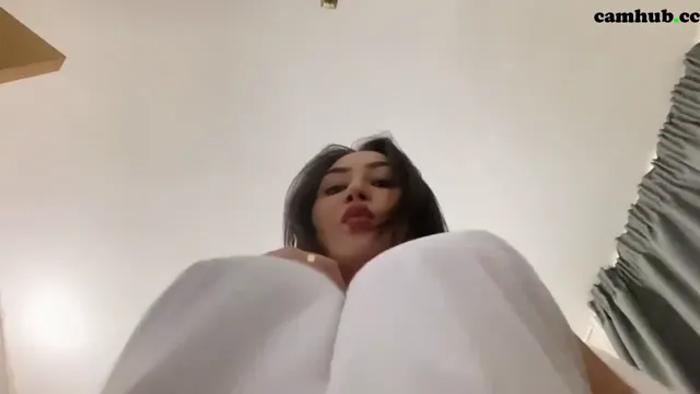 Louisa Khovanski show 35