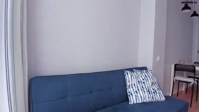 Adri_sweetie show naked ass & masturbation