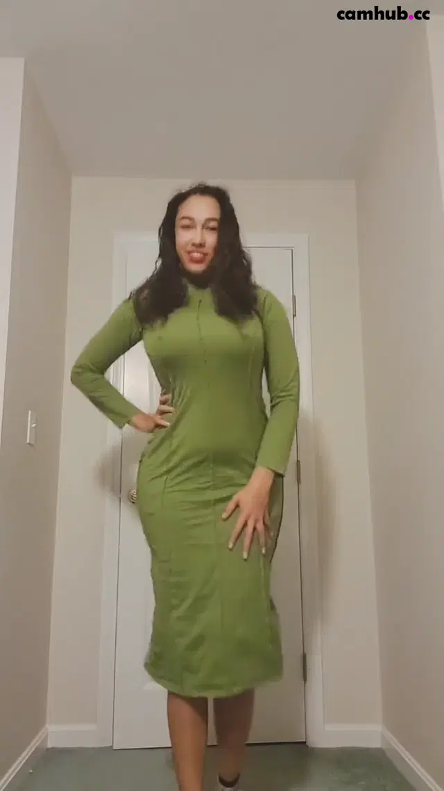 Bunni Buns – Sexy Green Dress