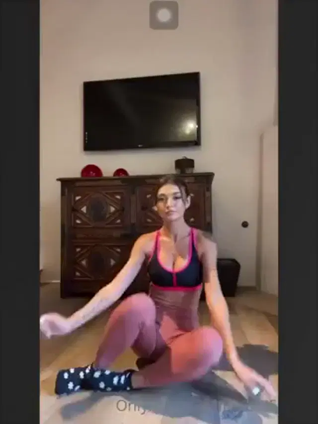 Amira Brie sucks cock