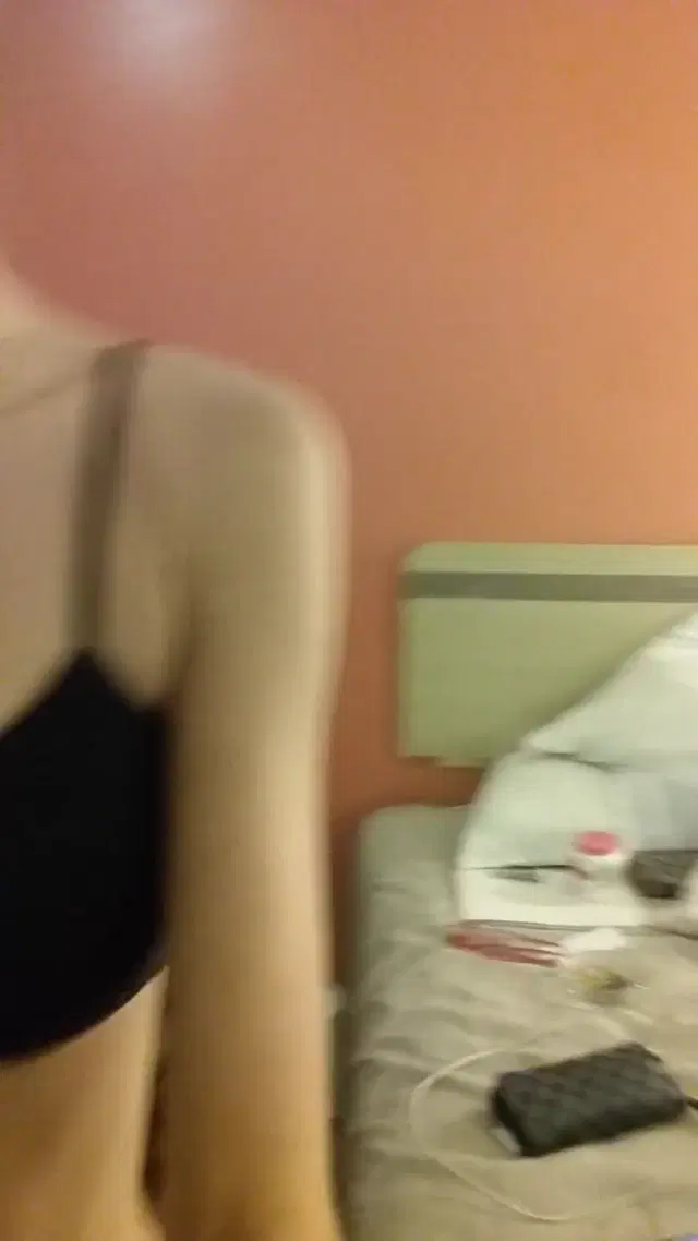 PhoebeXXXLynnXX show 64