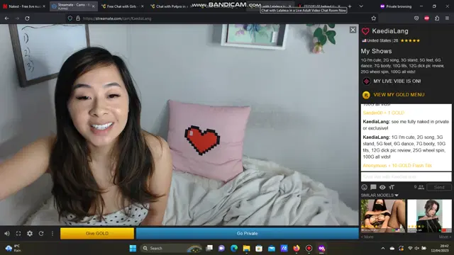 Kadeia Lang flash tits