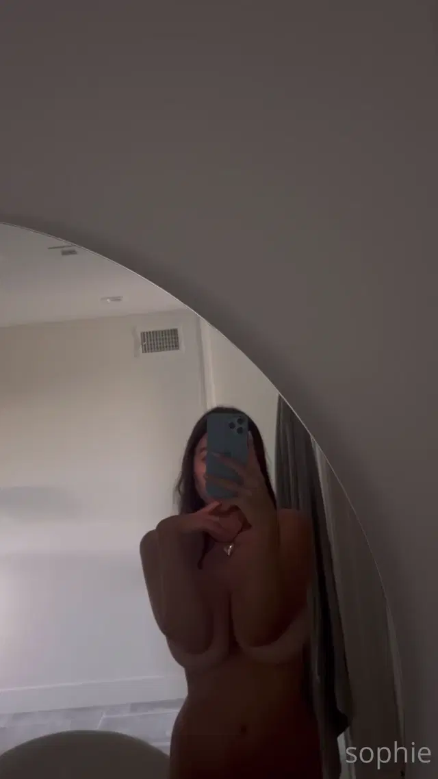 Sophie Mudd full naked & show body