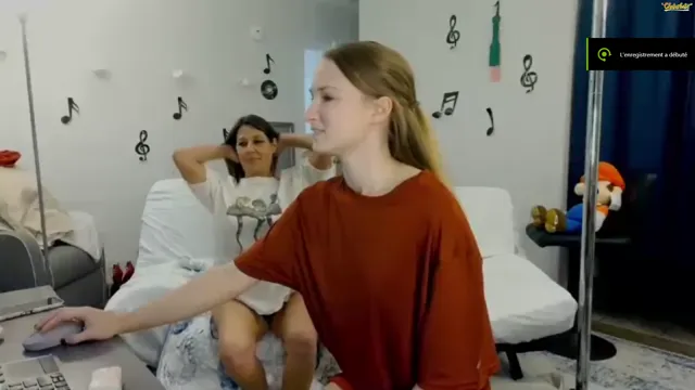 JAZZYLOXZ (ALYSSA) shows her boobs
