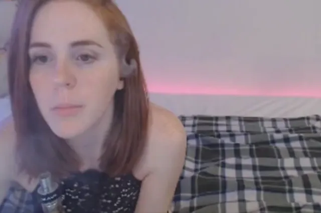 Lesbian Babes Playing And Eating Pussy On Cam show 4