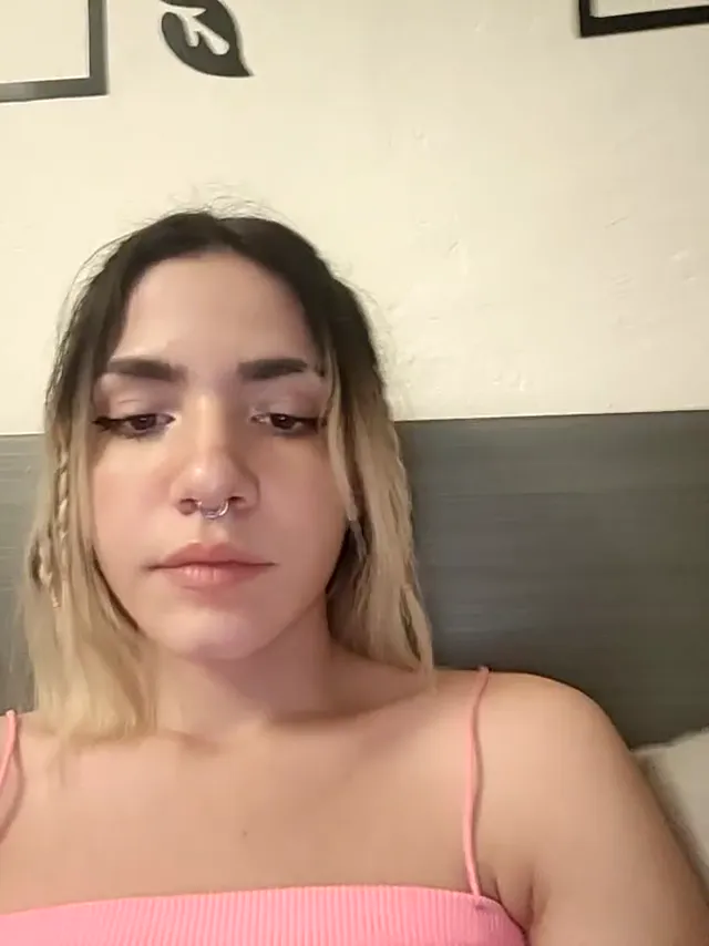 [STRIPCHAT LIVE] ShannonShanny flashing her pussy