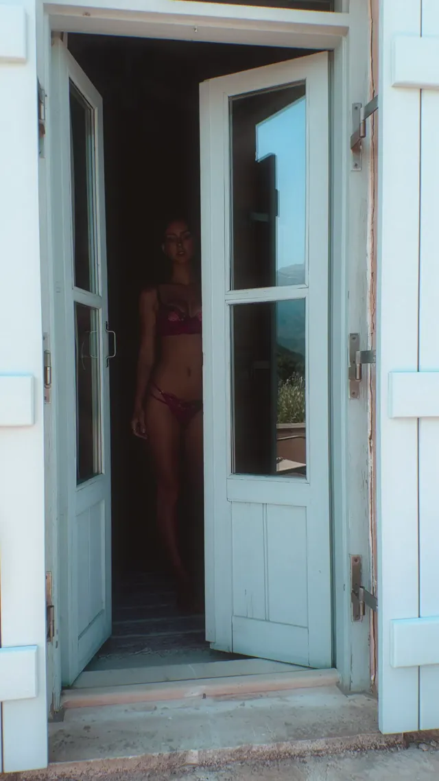 Rachel Cook naked ass & show pussy