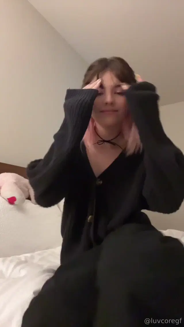 Luvcoregf naked & show pussy
