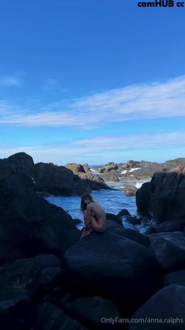 Anna.Ralphs OnlyFans pose in the sea