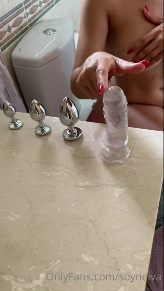 Soyneiva Onlyfans 13-12-2024 fucking himself with glass dildo