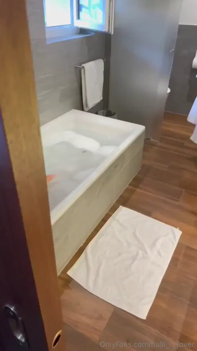Halli_N_Lover Onlyfans 13-12-2024 sex in bathroom
