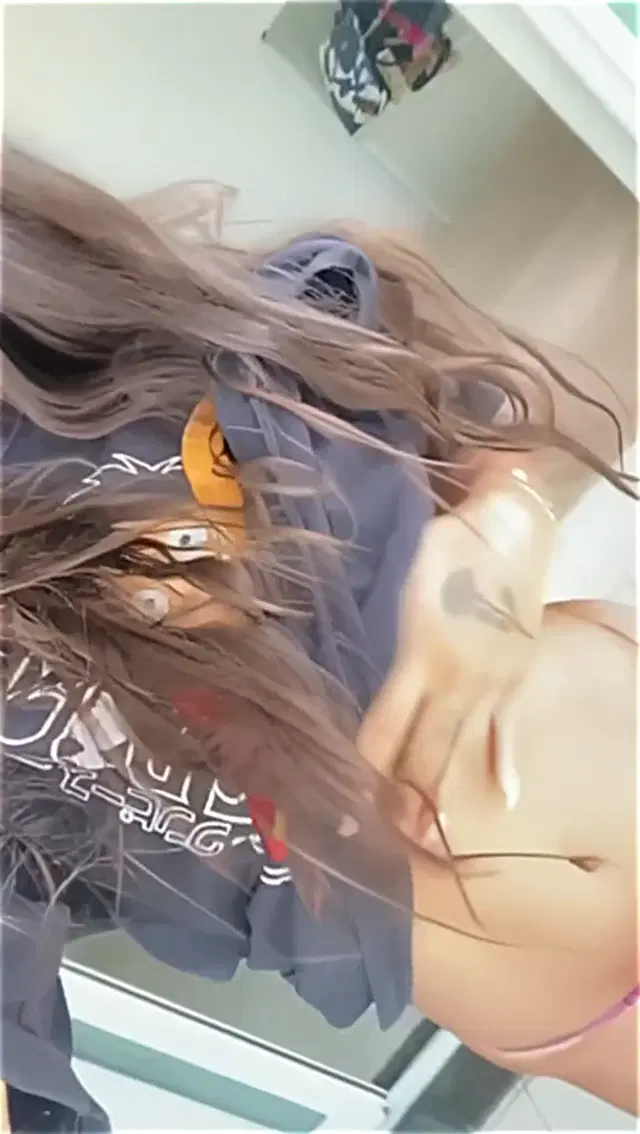 Mira Daher Onlyfans 13-12-2024 posing