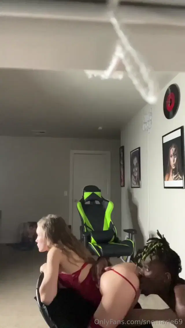 Snomarie69 Onlyfans 14-12-2024 homemade sex with a black roommate