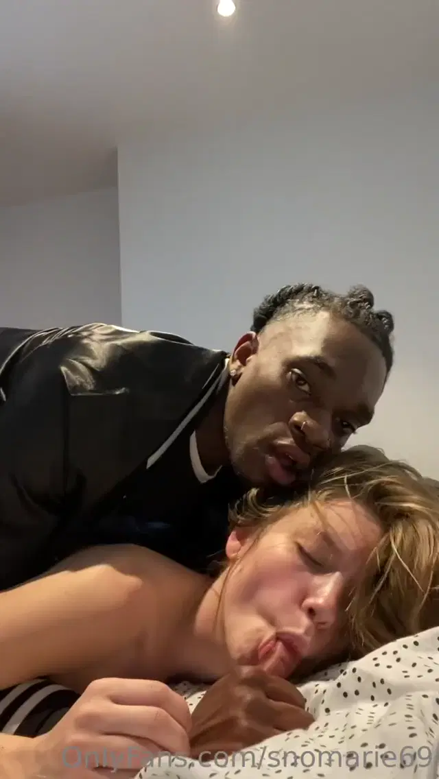 Snomarie69 onlyfans 23-12-2024 black guy fucks a girl