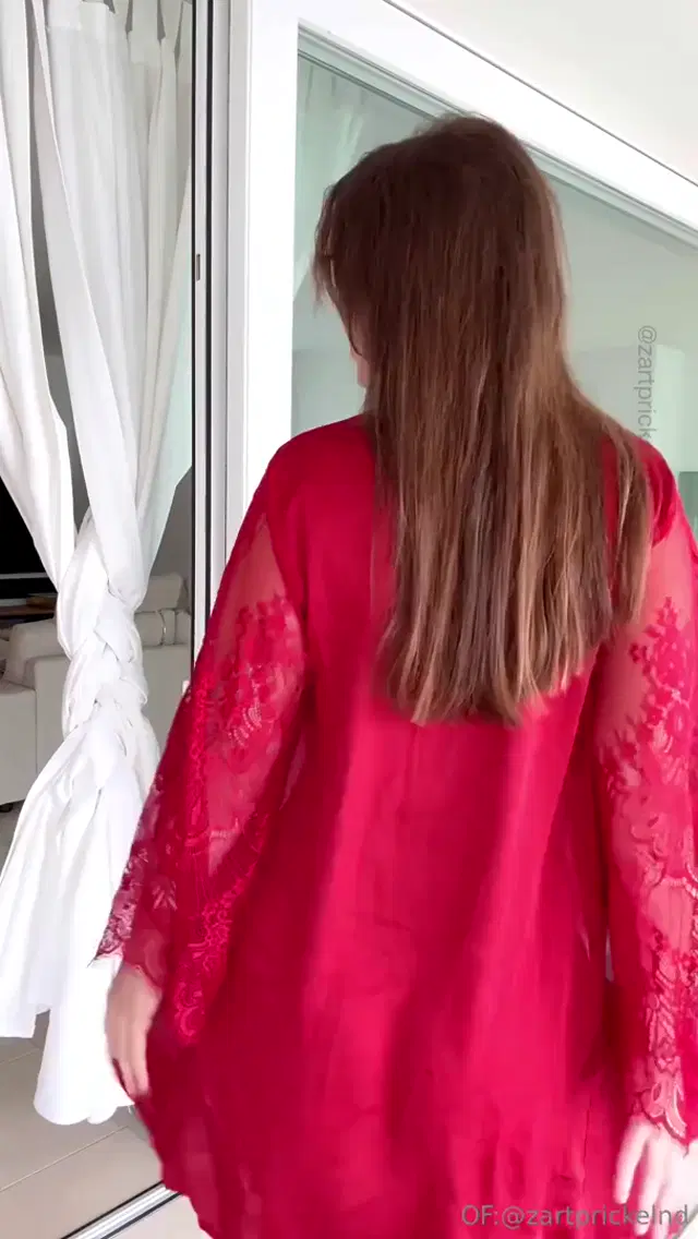 ZartPrickelnd onlyfans 23-12-2024 fondling her ass