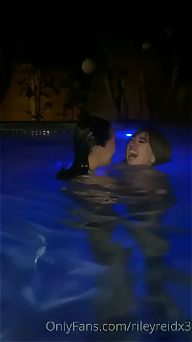Riley Reid onlyfans 23-12-2024 lesbo porn at the pool