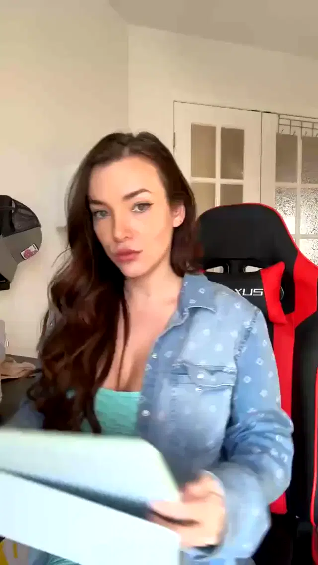 Miley Mercier onlyfans 23-12-2024 new video