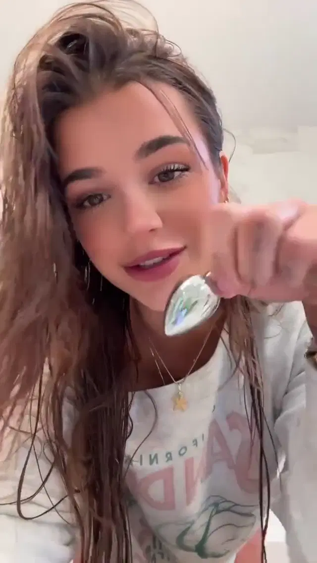 Arikytsya Onlyfans 12-Jan-2025 fucking herself in the anus