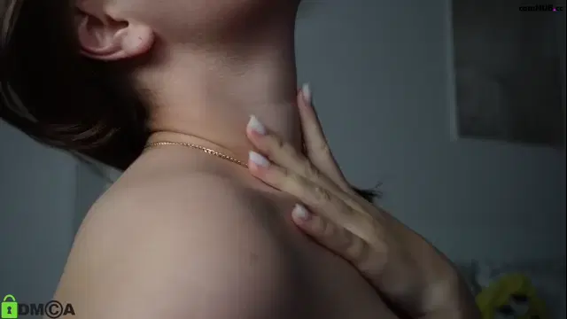Evi_woow – dancing nude on a web site