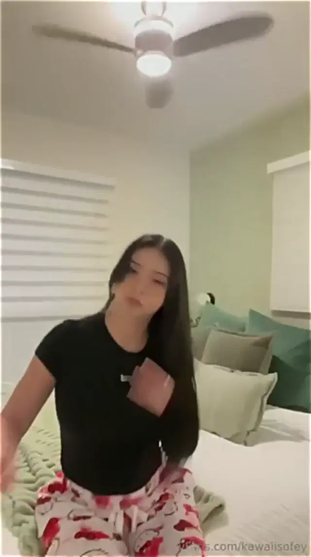 Ruth_Lee Onlyfans 21-Jan-2025 posing in front of the camera