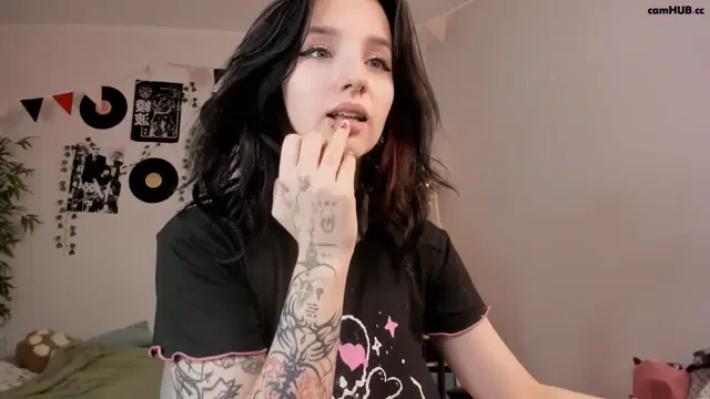 Vivian_Qwerty Chaturbate 21-Jan-2025 moved her panties aside
