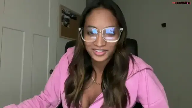 Therealgiana chaturbate 2025 showed her bust