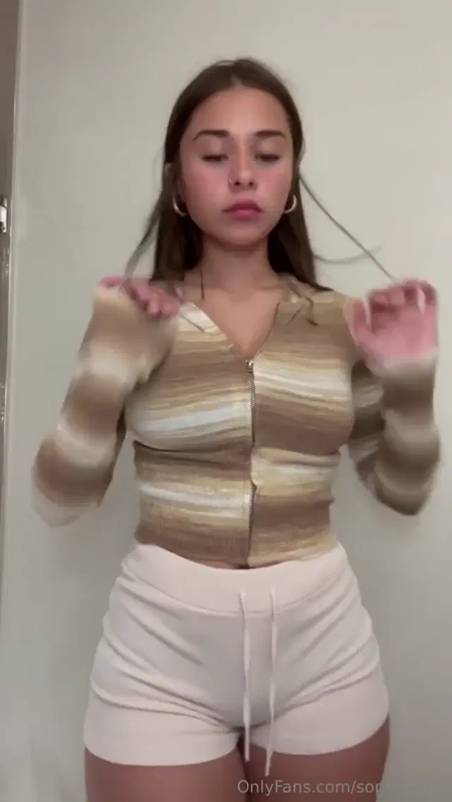 Sophie Rain Onlyfans 11-Feb-2025 shows her panties