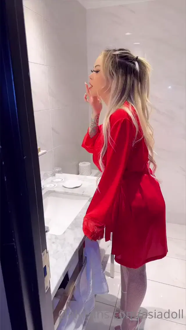 Asiadoll Onlyfans 11-Feb-2025 plays with a dick then fucks herself