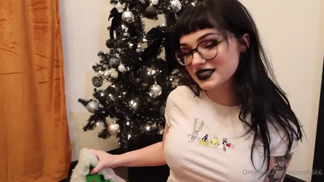 Naomih666 Onlyfans 11-Feb-2025 fucks anus with anal balls