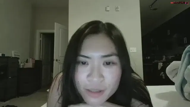 Ashley8377 Chaturbate 13-Feb-2025 touches herself between her legs