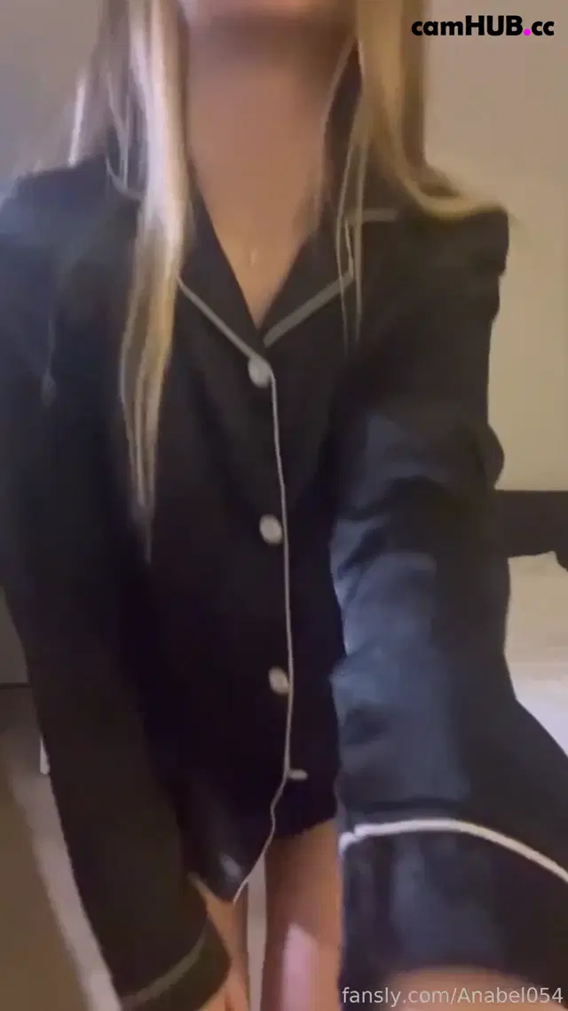 @Lana054 – fondling her pussy on webcam