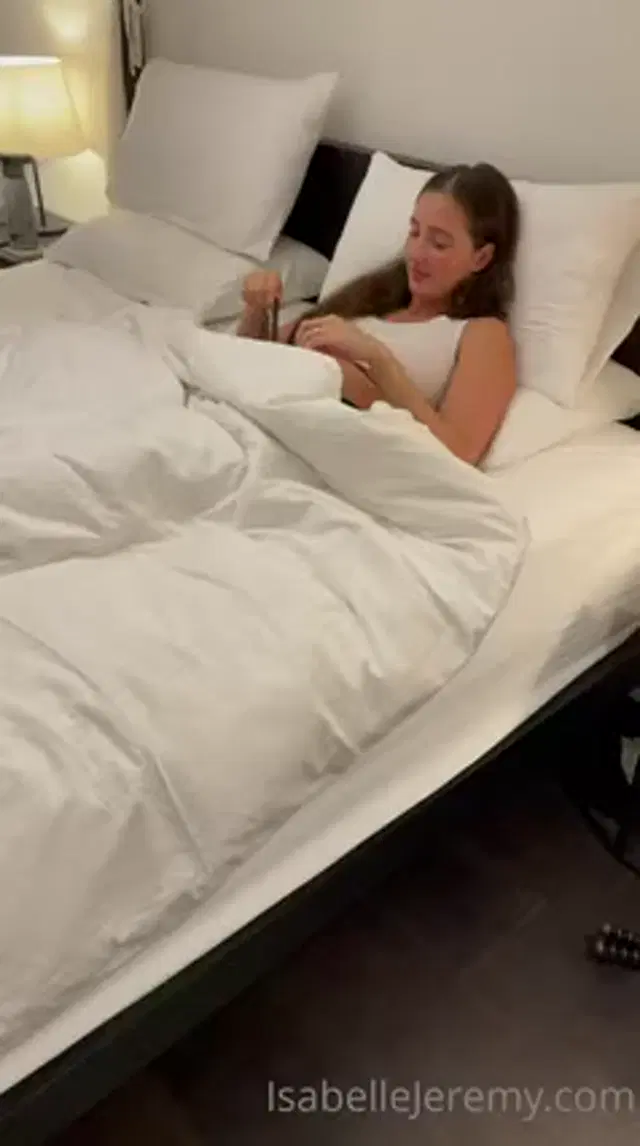 Isabellexjeremy Onlyfans 27-Feb-2025 juicy caresses her clitoris
