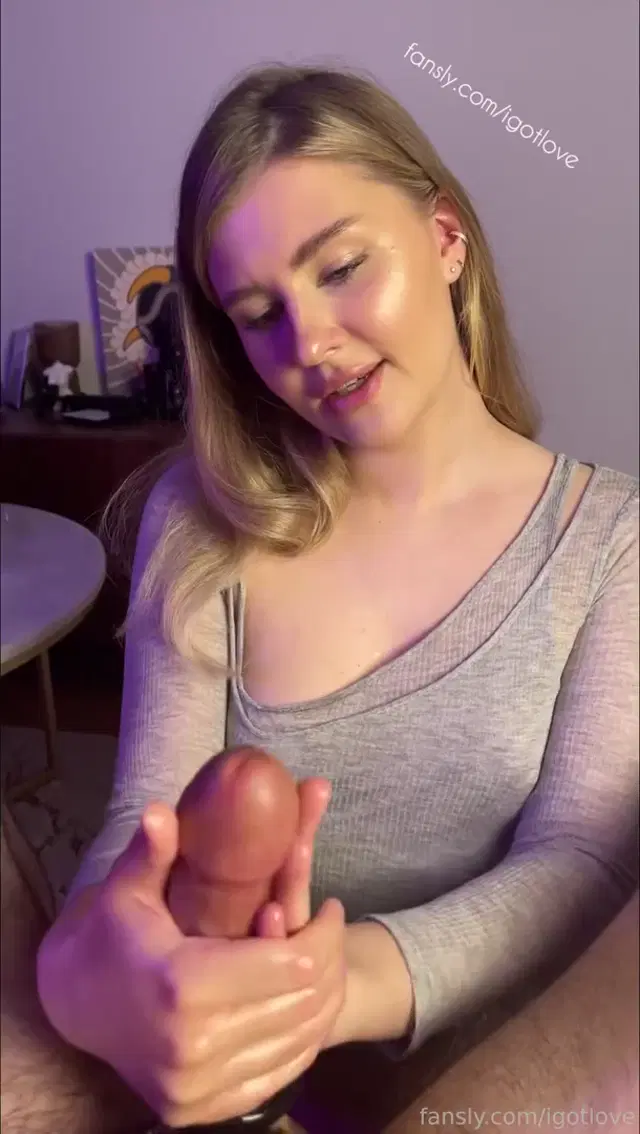 Igotlove Onlyfans 27-Feb-2025 touches a dick and fondles balls